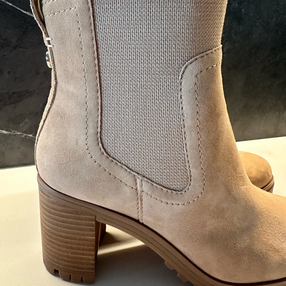 NWT Vince Camuto Denniel Tan Ankle Boots